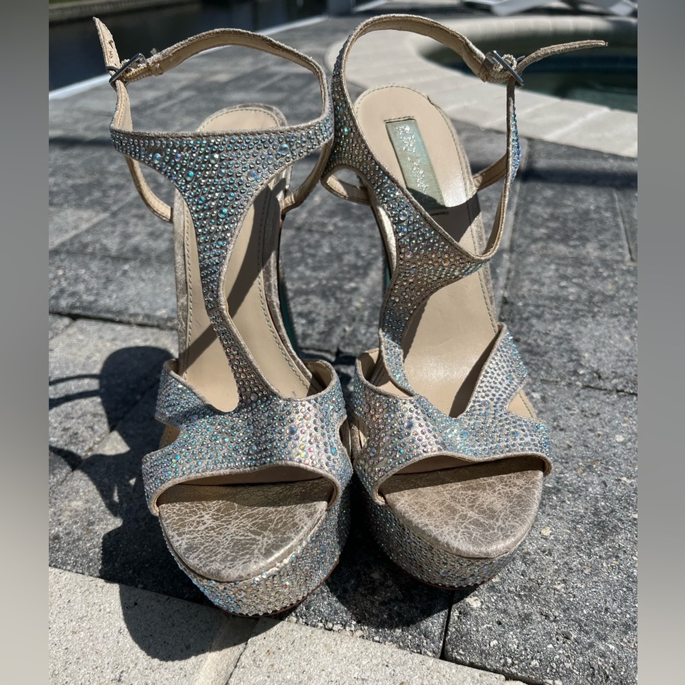 Betsey Johnson SB Crush formal pumps